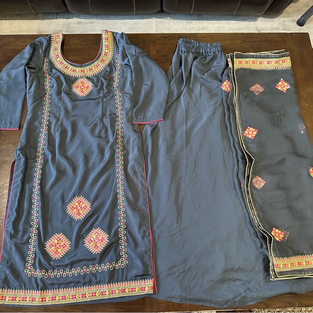 Clearance 3pc Palazzo Suit - image 1